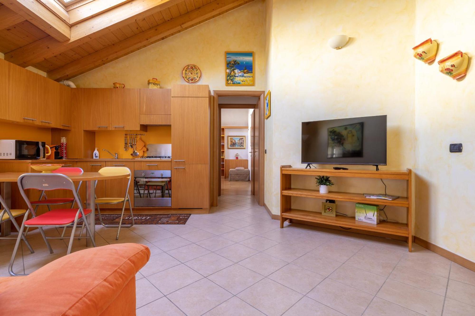 Apartment By The Ferry - Менаджо Екстериор снимка