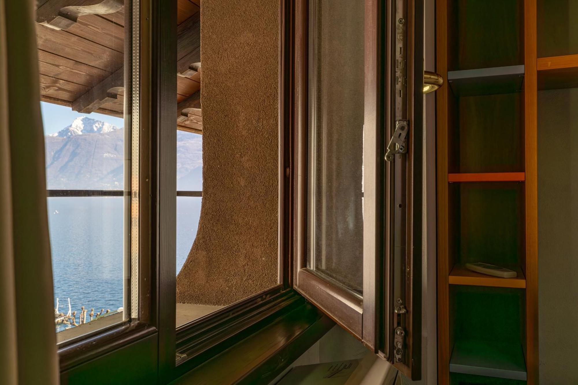 Apartment By The Ferry - Менаджо Екстериор снимка